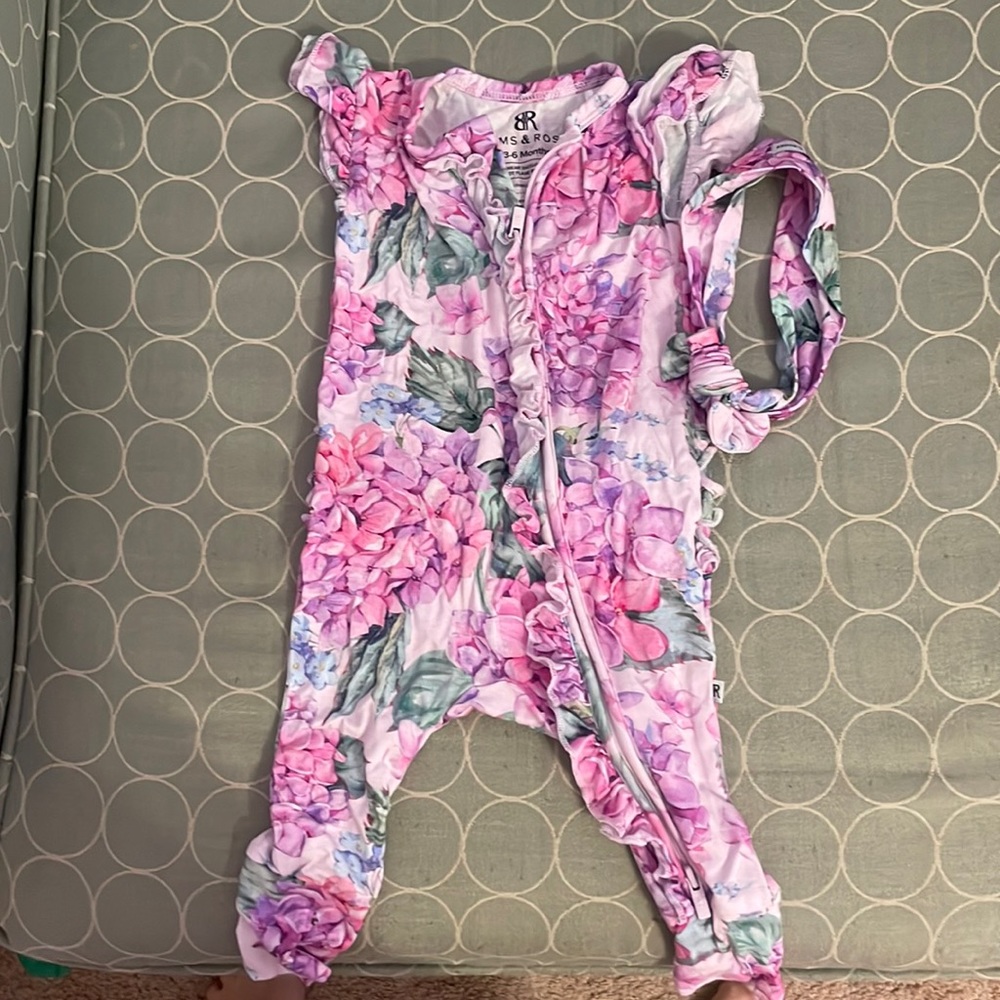 Bums and roses vguc 3-6 month roper with headband